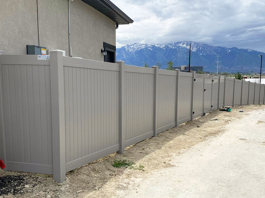 Commercial Vinyl Fence Company In Magic Valley